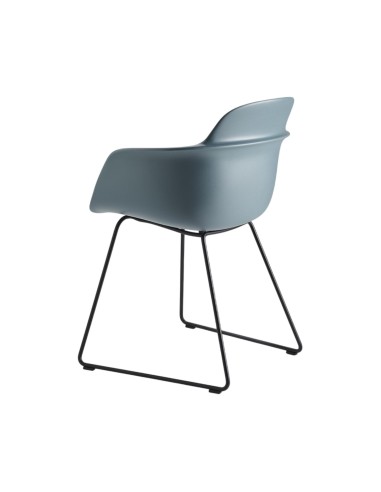 Chaise Sicla – Design épuré avec coque plastique moulée et base traîneau élégante en métal
