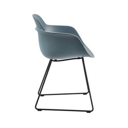 Sicla – Chaise contemporaine avec piètement traîneau, légèreté visuelle et confort au rendez-vous