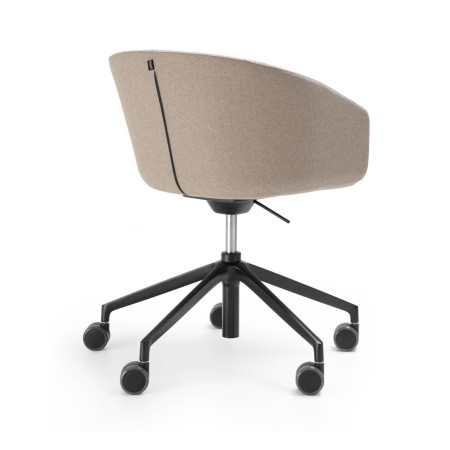Vue de dos de la chaise Oxco Small avec assise rembourrée pour bureaux et espaces collaboratifs design