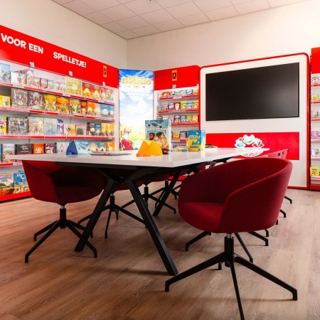 Chaise de réunion pivotante design à piétement 4 branches OX S 4R 2