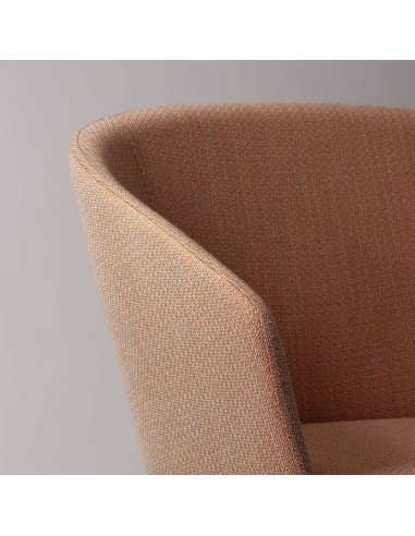 Accoudoirs intégrés de la chaise saumon Oxco avec pieds luge