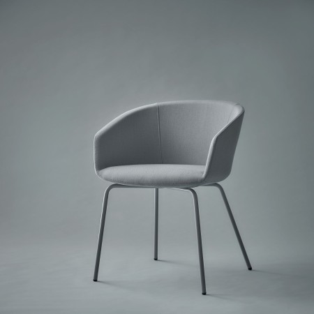 Ambiance moderne avec chaise Oxco bleue avec dossier court et pieds en métal