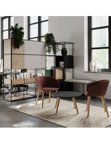 Salle d'attente d'une entreprise à Sion avec chaise Oxco avec pieds bois massif et dossier court