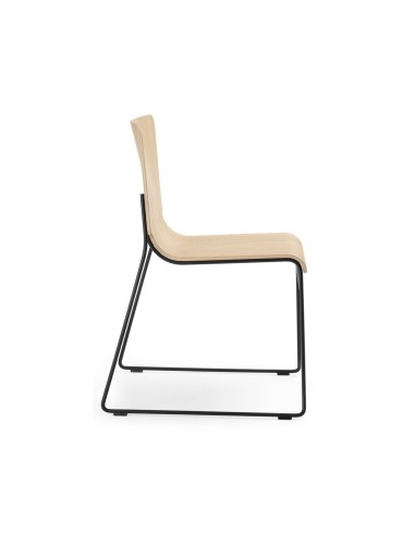 Chaise de réunion empilable en placage bois WE 271 de profil