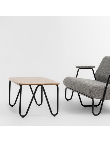 Table basse moderne associée à fauteuil design - Clip