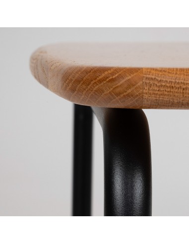 Gros plan sur piètement métal de la table basse - Clip