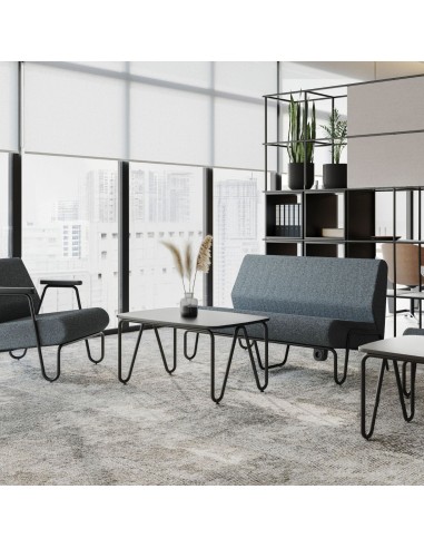 Table basse dans espace lounge contemporain - Clip