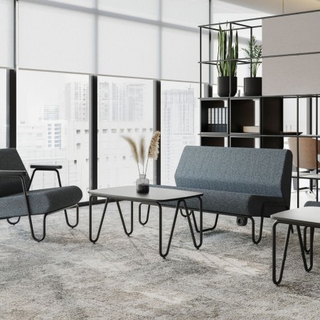 Table basse dans espace lounge contemporain - Clip