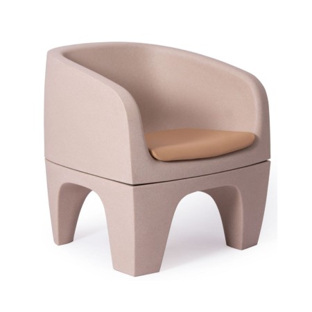 Fauteuil Gummy Bear en plastique recyclé rose clair, vue de trois quarts avant – Gummy Bear
