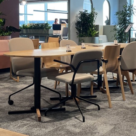 Chaise pour amphithéâtre et cantine en Suisse design scandinave