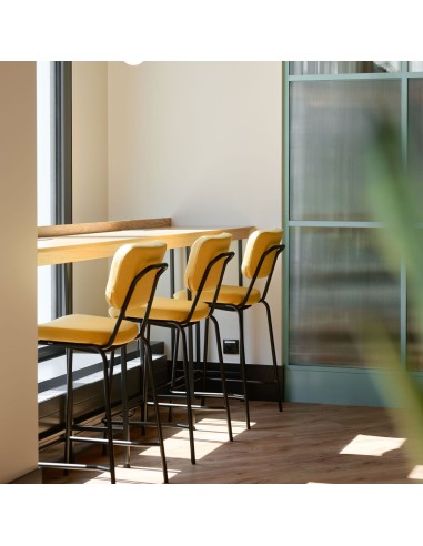 Tables de café avec chaises design hautes avec rembourrage Epocc