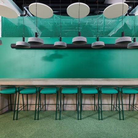 Comptoir de café avec chaises hautes design Momo 900mm