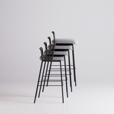 Empilage de chaises Momo pour tables hautes 900mm