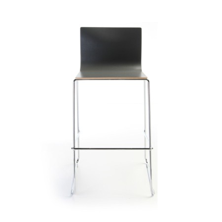 Chaise haute design en CPL avec base chromée, empilable, idéale pour bureaux Orte de face
