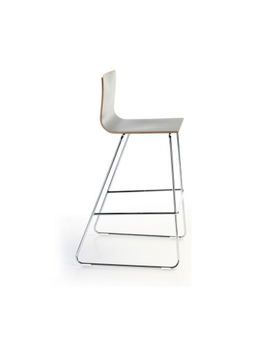 Chaise haute Orte en CPL et métal chromé empilable de profil blanc