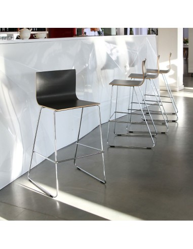 Chaises Orte hautes pour tables et bars avec pieds luge et assise en contreplaqué