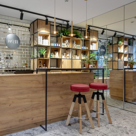 Comptoir avec tabourets Spin en bois et métal design avec assise confortable