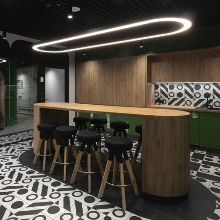 Tabouret de bar loft bois et métal réglable – Spin pour entreprises suisses