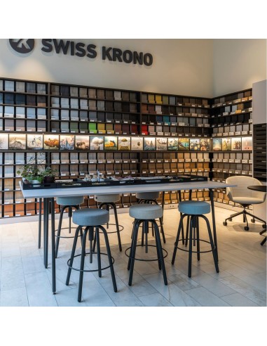 Salle de pause et réunion avec tabouret design Spin avec pieds en métal et assise confortable pour entreprises en Suisse