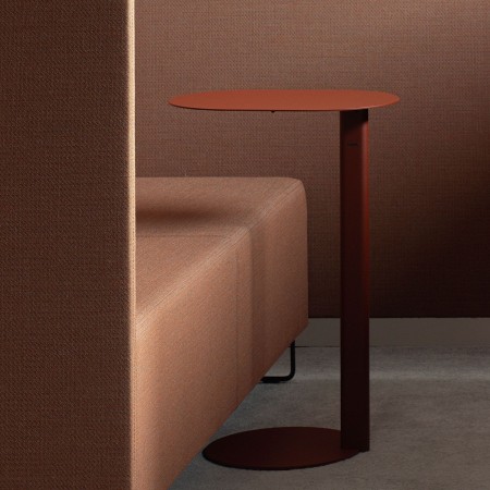 Table d’appoint ovale près de canapé en tissu - Ovall