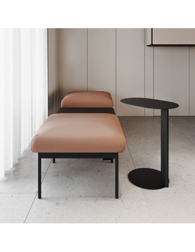 Table d’appoint ovale près d’une banquette design - Ovall