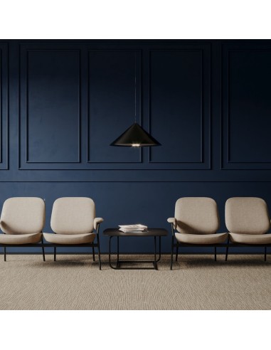 Table basse dans salon d’attente contemporain - Epocc lounge