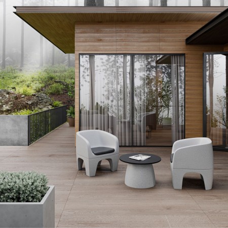 Table basse extérieure devant maison moderne - Gummy bear