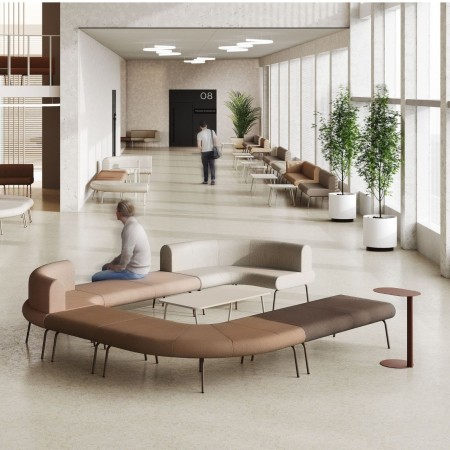 Table basse rectangulaire en situation espace lounge - Linje