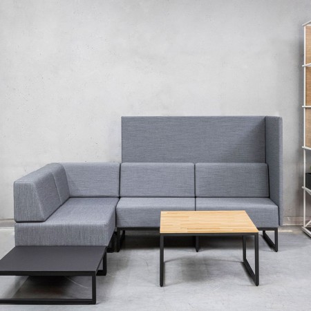 Table basse carrée intégrée à salon contemporain - Plint