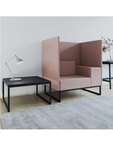 Table basse carrée associée à fauteuil design - Plint