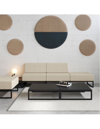 Table basse carrée en situation près de canapé - Plint