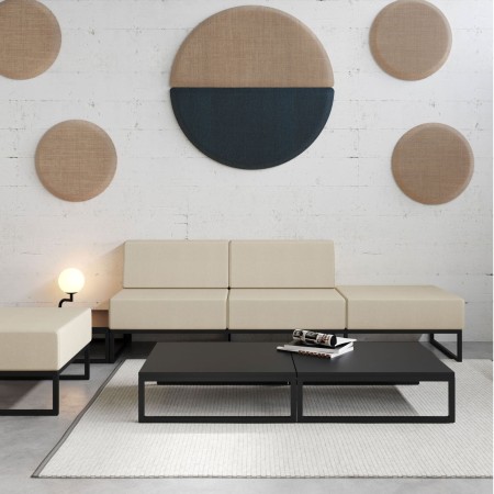 Table basse carrée en situation près de canapé - Plint