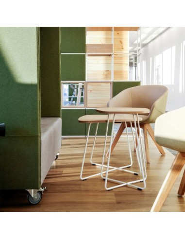 Table basse organique près de fauteuil contemporain - Tables:coffee