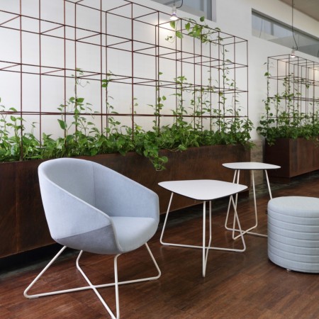 Table basse design plateau triangulaire arrondi - Tables:coffee 2