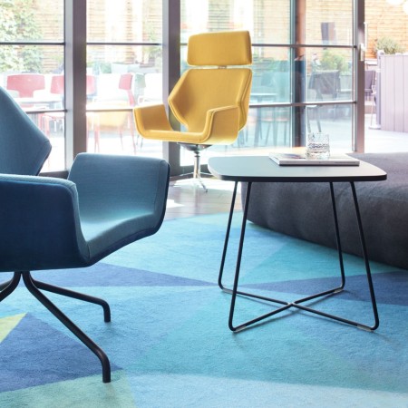 Table basse carrée en espace lounge moderne - Tables:coffee