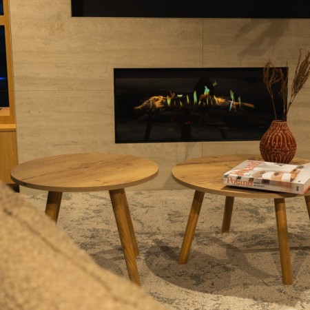 Tables basses rondes bois près cheminée - Tables:coffee