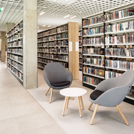 Tables basses rondes en bibliothèque moderne - Tables:coffee