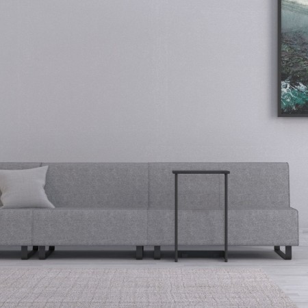 Table d’appoint minimaliste près de canapé - Voo_voo