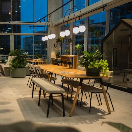 Banc rembourré industriel Spin avec assise tissu et structure acier. 2