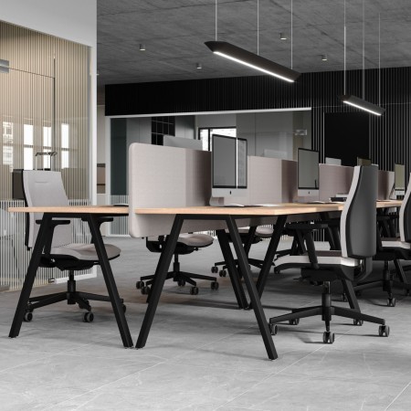 Table de réunion en open space contemporain - Orte