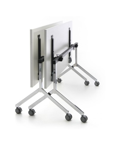 Tables pliantes mobiles en position rangement - Orte