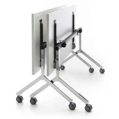 Tables pliantes mobiles en position rangement - Orte