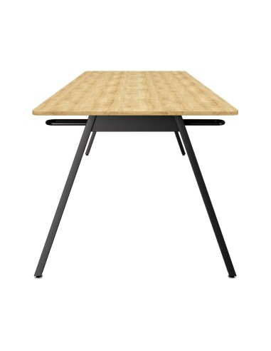 Table restauration collectivité Orte avec supports pour suspendre les chaises.