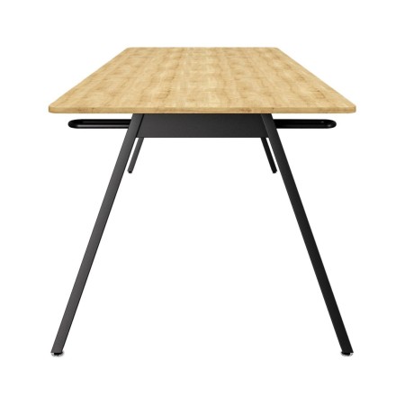 Table restauration collectivité Orte avec supports pour suspendre les chaises.