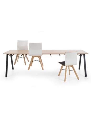 table cantine professionnelle Orte avec porte-chaises intégré et plateau bois