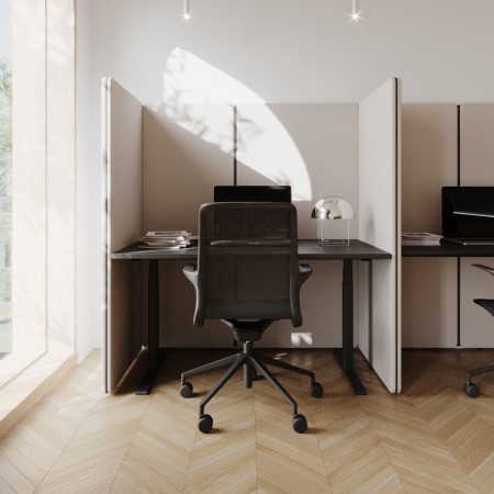 Poste de travail réglable avec fauteuil ergonomique - Tables:hr