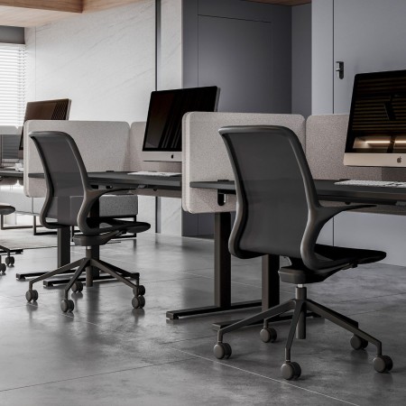 Bureaux réglables alignés en espace collaboratif - Tables:hr