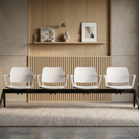 Banc 4 places accoudoirs fermés coques plastique blanches structure noire poutre noire piètement incliné Volo VO 224 C 2