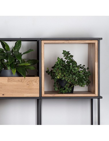 Étagère autoportante Saar avec accessoires en bois ambiance design chaleureuse