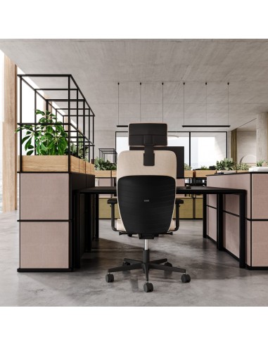 Cloisons rangement Saar avec bacs bois et plantes dans un bureau à Lausanne.